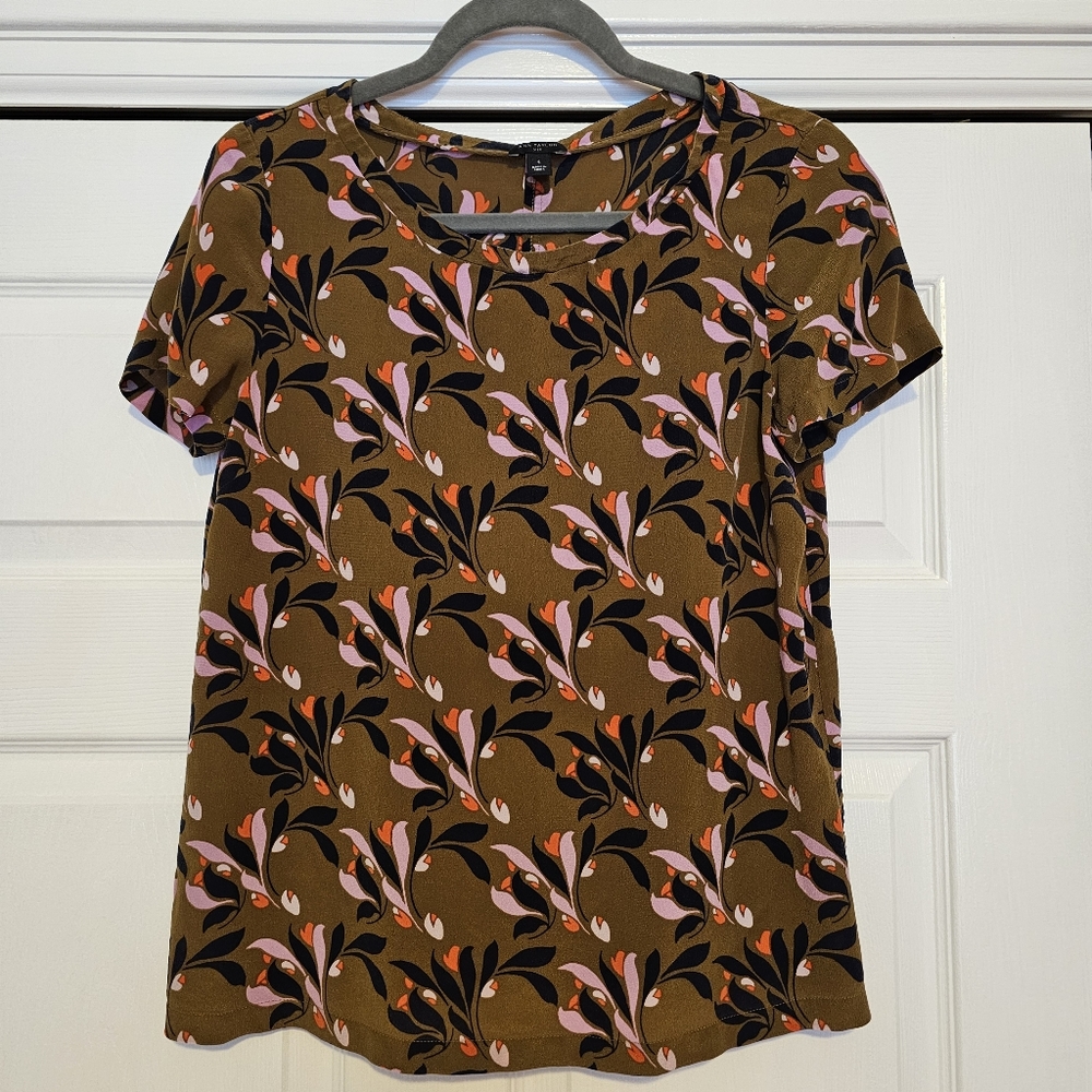 ANN TAYLOR 100% Silk Floral Blouse